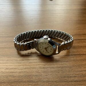 Hanover antimagnetic material women’s watch chrome played silver